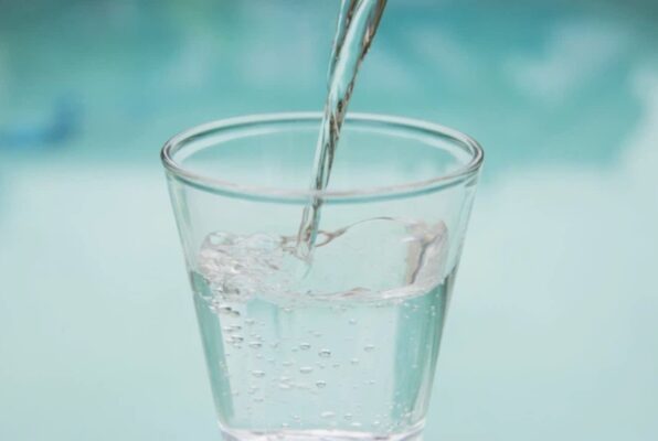 Thực hư chuyện uống đủ 2 lít nước mỗi ngày: Chuyên gia sinh lý học nói rằng thận của bạn không thích thế đâu - Ảnh 4.