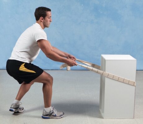 Hình 15 Kéo vật nặng trên mặt sàn.