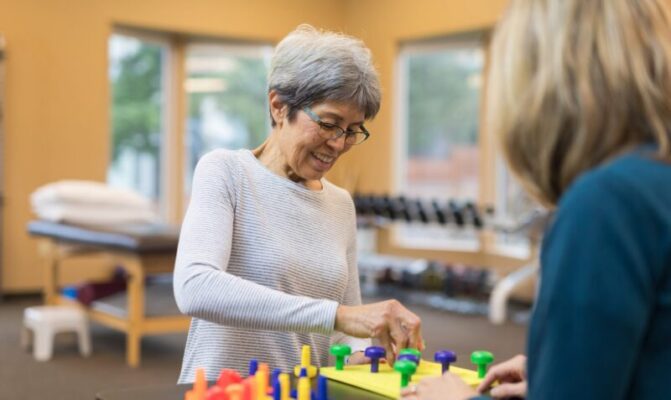 PHỤC HỒI CHỨC NĂNG CHI TRÊN CHO BỆNH NHÂN ĐỘT QUỴ: CHIẾN LƯỢC CẢI THIỆN